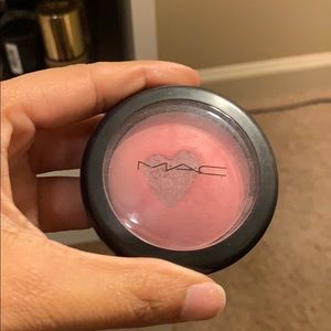 Mac Giggly Mineralized Blush